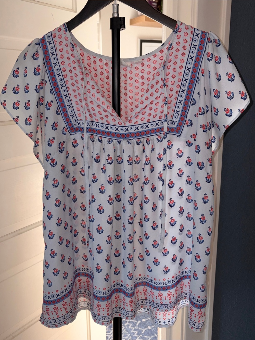 GAP White Floral Peasant Blouse with Red & Blue Accent